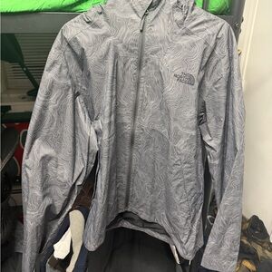 The North Face Men's Patterned Gray Windbreaker